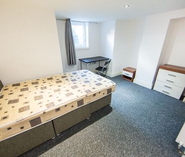Burchett Grove, Woodhouse, Leeds - Photo 2
