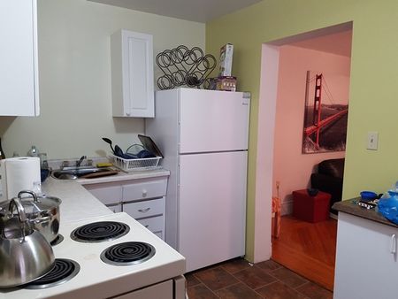 394 Brock St Unit 3 - Photo 2