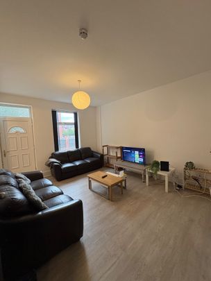 Room in a Shared House, Chestnut Avenue, LS6 - Photo 1