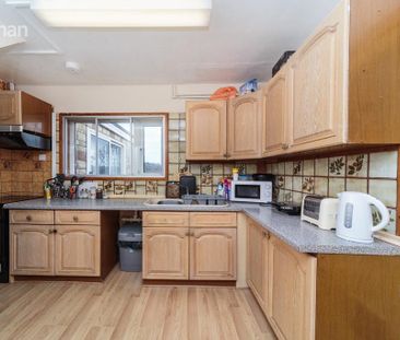 4 bedroom semi-detached house to rent - Photo 3