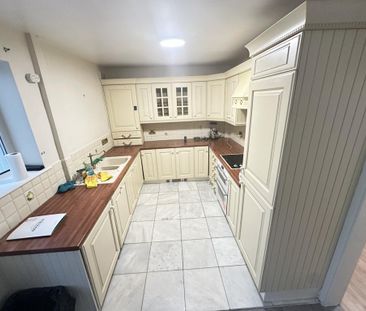 3 bedroom semi-detached house to rent - Photo 6