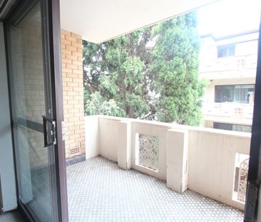 Clean and quiet 2-Bedroom unit - Photo 6