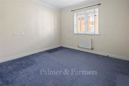 4 bedroom detached house to rent - Photo 3