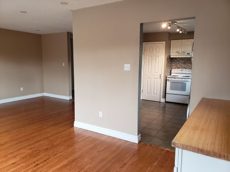 For Lease - 247 Waverly Street, Oshawa, Ontario - Photo 5