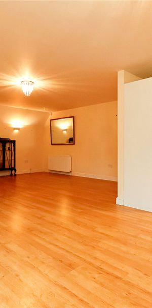 Court Road, Maidenhead Court Road, Maidenhead - Photo 1