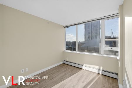 Condo in Downtown Vancouver, British Columbia - Photo 3