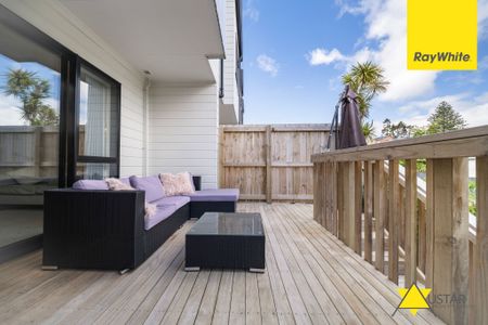 Modern Living with Spacious Indoor-Outdoor Flow in a Prime Location - Photo 5