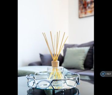 3 bedroom flat to rent - Photo 2