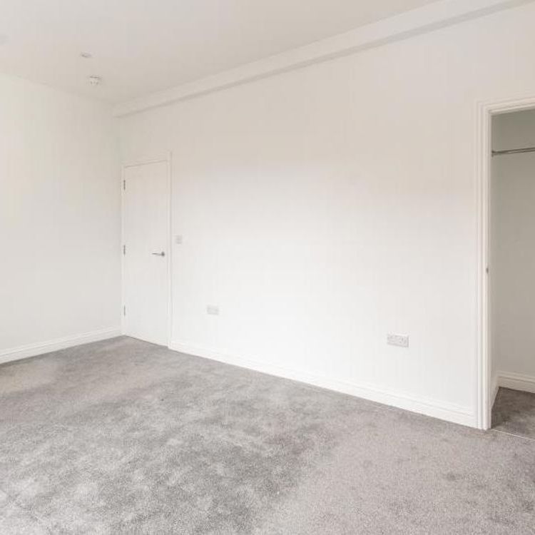 Ocean are proud to present this refurbished house on Church Road, Bedminster. offered with 4 double bedrooms, this property is available to families and sharers. - Photo 1