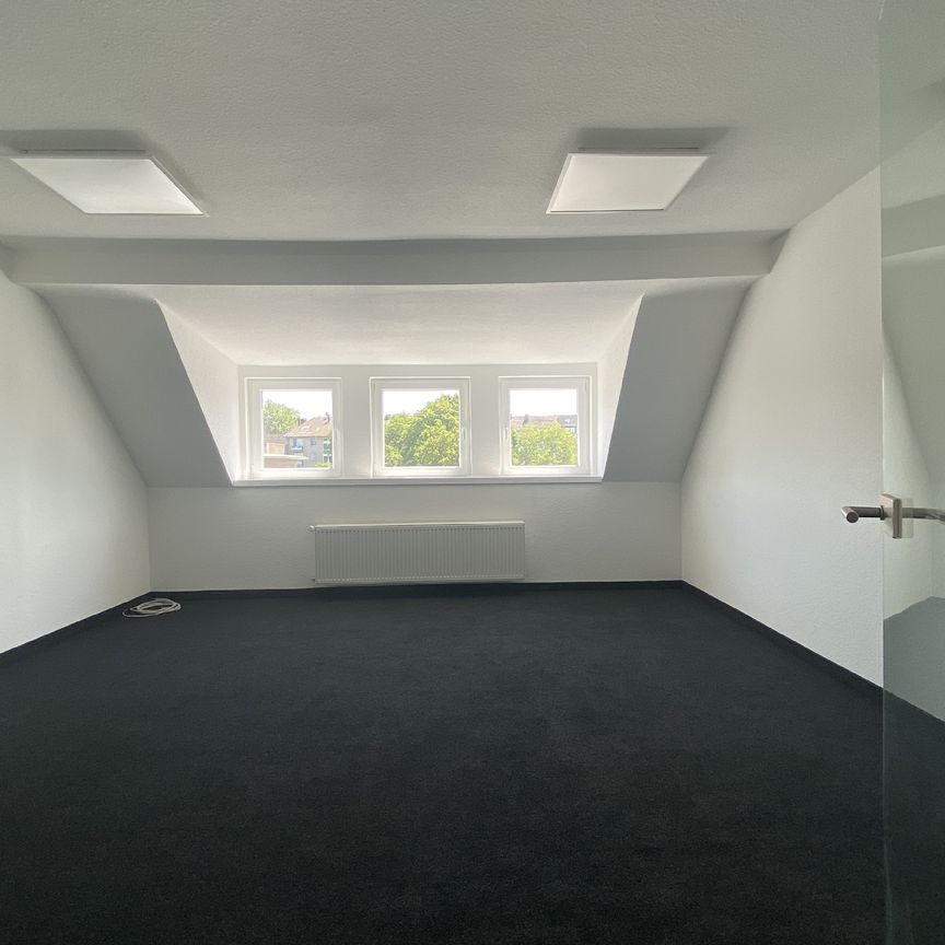 KERNSANIERTES BÜROHAUS MIT LICHTKUPPEL AB ca. 225 m², KONFERENZRAUM und STELLPLÄTZEN -FLEXIBEL TEILBAR - Photo 1