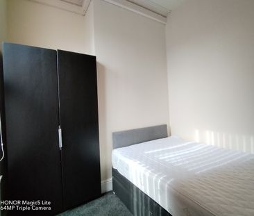 Room 4, 8 Broadgate, Preston - Photo 3