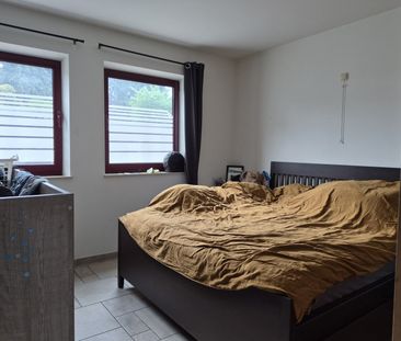 Gelijkvloers appartement met 2 slaapkamers en carport. - Foto 6
