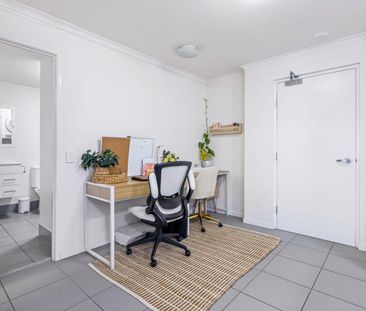 EXECUTIVE STYLE - TOP FLOOR - 2 BEDROOM APARTMENT - Photo 2