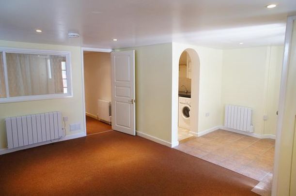 1 bedroom ground floor flat to rent - Photo 1