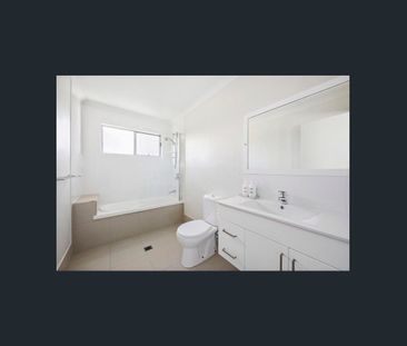 FURNISHED 3 BEDROOM TOWNHOUSE - Photo 2