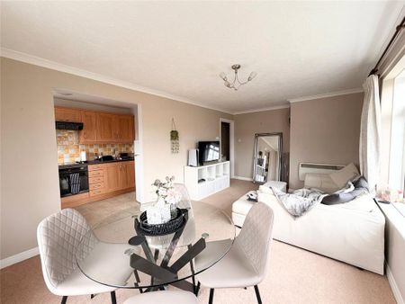 1 bedroom apartment to rent - Photo 2