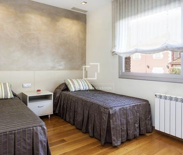 6-bedroom furnished house with a private pool for rent in Sarrià, B... - Photo 6