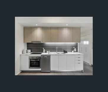 Location Location Location - Large 1 Bedroom Apartment - Photo 4