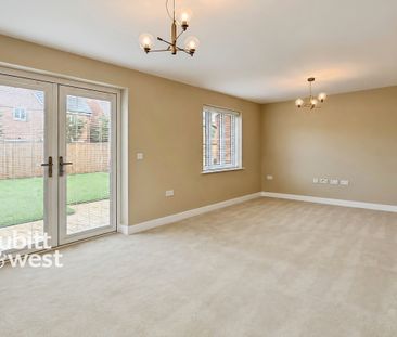4 bedroom detached house to rent - Photo 2