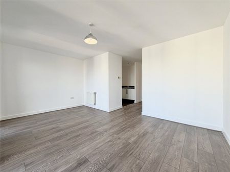 28 Charcot Road, London, NW9 - Photo 2