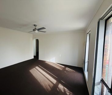 Private Backyard Living in a Comfortable Two-Bedroom Unit – Para Vista - Photo 2