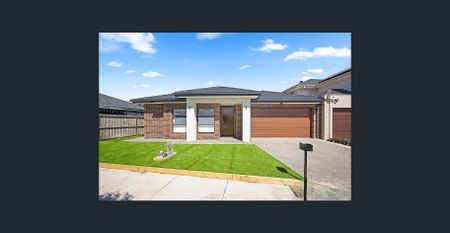 Immaculate Family Home with Multiple Living Areas in the Heart of Thornhill Park!! - Photo 4