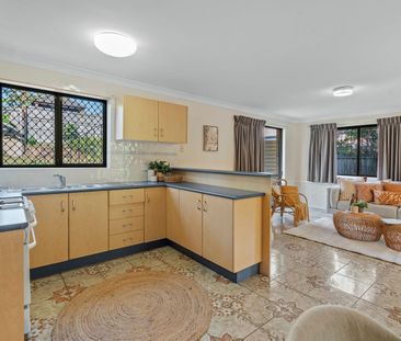 SPACIOUS FAMILY LIVING WITH A VERSATILE DOWNSTAIRS RETREAT - Photo 2