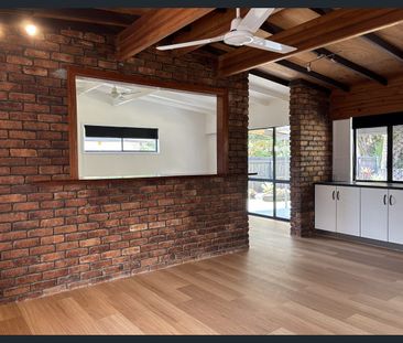 Andergrove, Nicely Renovated - Photo 2