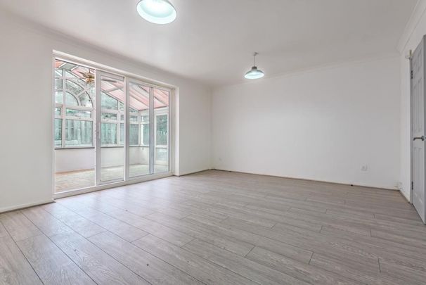 Bell Meadow, Dulwich Wood Avenue SE19 - Photo 1