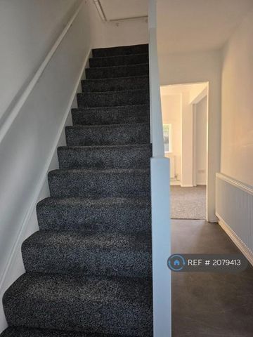 2 bedroom semi-detached house to rent - Photo 5