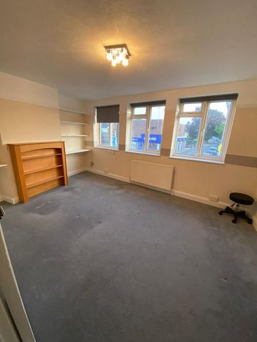 3 bedroom flat to rent - Photo 4
