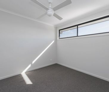 Stylish 2-Bedroom Townhouse in Prime Location - Photo 2