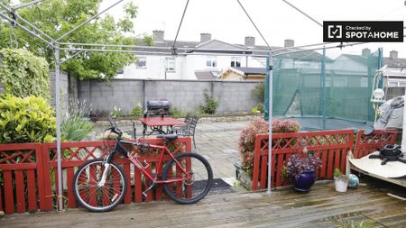 Cozy room to rent in 3-bedroom house in Ballymun, Dublin - Photo 4