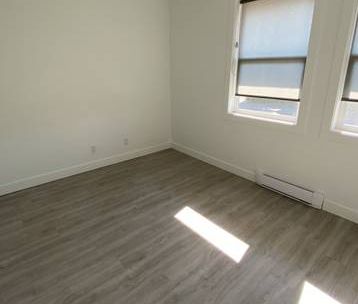 Brand New 2 bedroom close to VIU & Nanaimo hospital 6 months free wifi - Photo 2