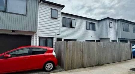 3 Bedroom + 2 Bathrooms Townhouse - Photo 3