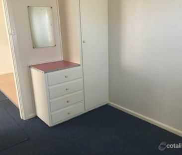 Conveniently Located 2-Bedroom Flat in a Small Block of 4 - Photo 1