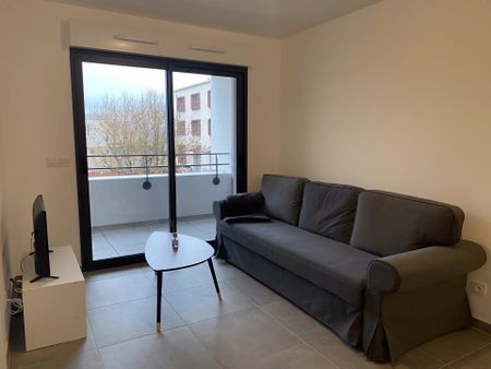 Location Appartement 2 pièces 42m² LA CIOTAT 13600 - Photo 2