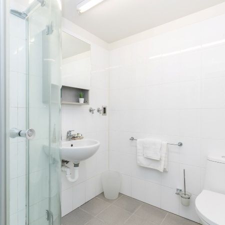 Carlton Residence-2 Bedroom Large Apartment - Photo 4