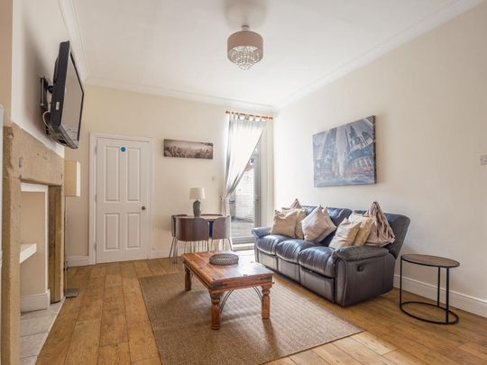 3 bedroom flat to rent - Photo 1