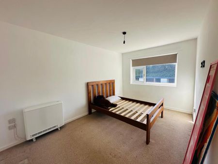 3 bedroom flat to rent - Photo 5