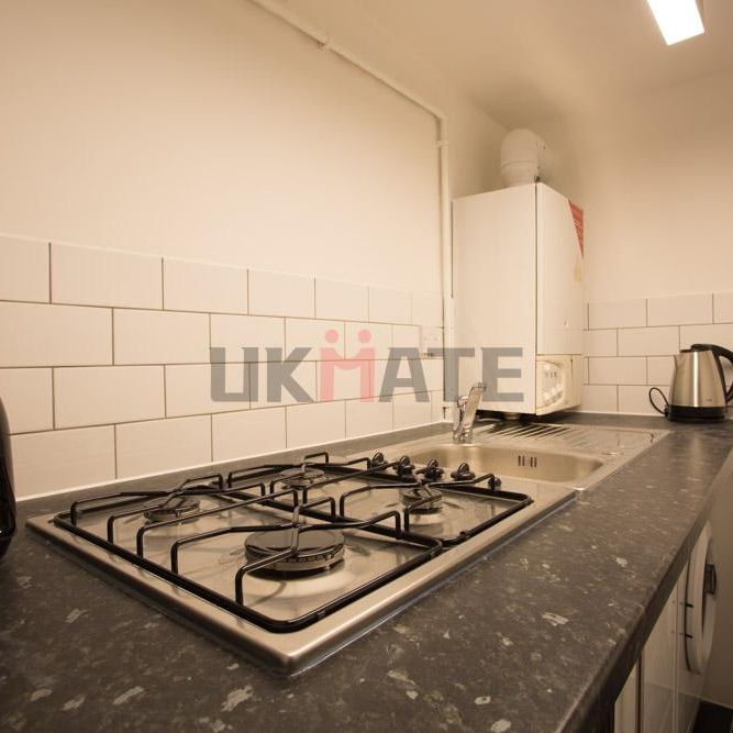 Newington Butts C 1 2 - Photo 1