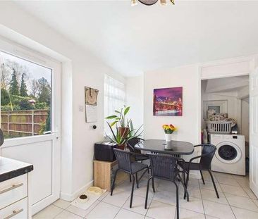 Skyllings, Newbury, Berkshire, RG14 - Photo 2