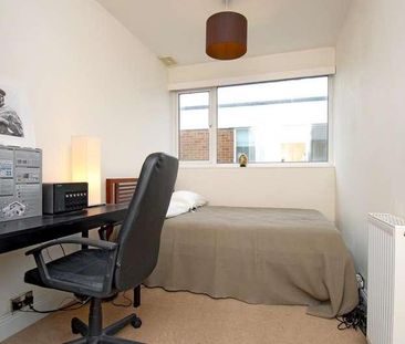 Petworth Court, Bath Road, Reading, RG1 - Photo 4