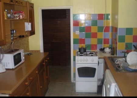 Room in a Shared Flat, Heathfield Place, SW18 - Photo 2