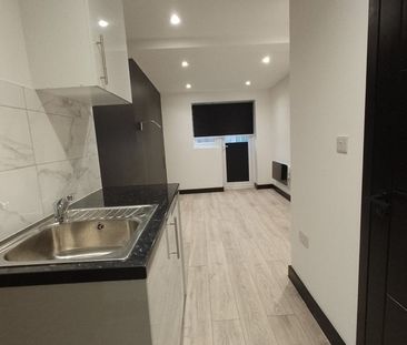 Studio Flat, Whittlesea Road, HA3 - Photo 2