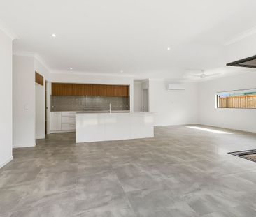 Spacious Four Bedroom Home in Quiet Pocket! - Photo 6