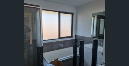 New house, walk to town, beach and river - Photo 4