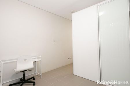 Two Partly Furnished Studios in the Heart of Randwick - Walk to UNSW, POWH & Royal Randwick Shopping Centre! - Photo 4