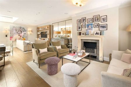 An end-of-terrace house with beautiful interior design on a quiet no-through road in Chelsea - Photo 2