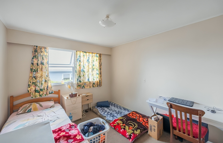 Large Family Home - 3 Double Bedroom Lynfield - Photo 4